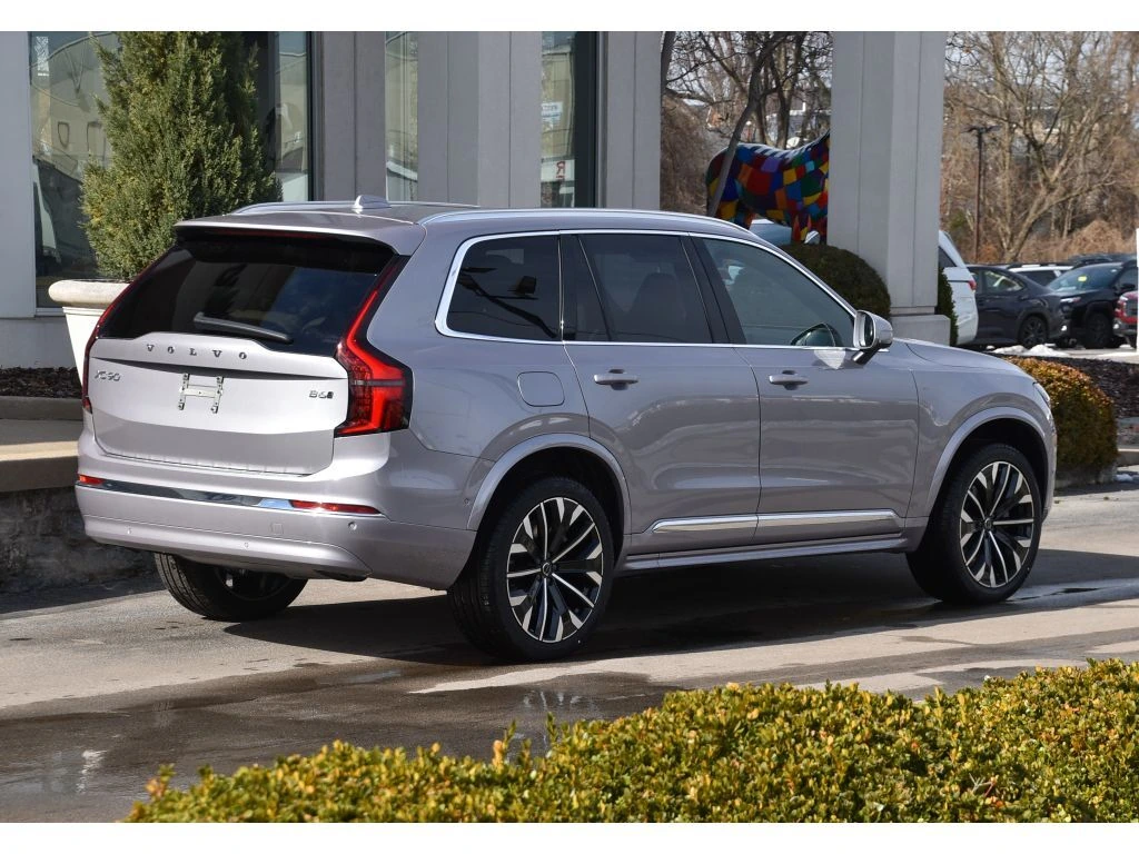 2026 Volvo - image 4