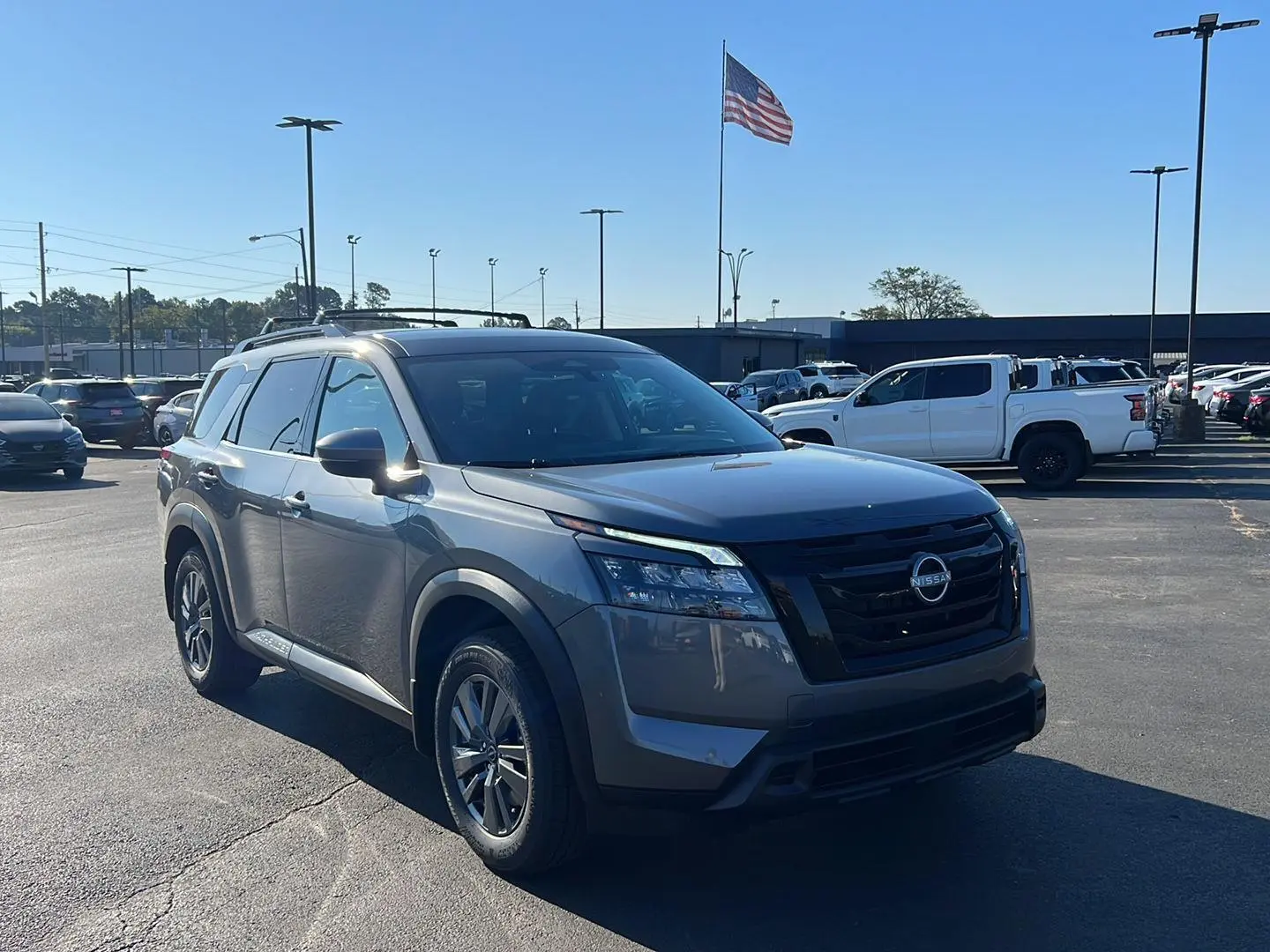 2025 Nissan Pathfinder SV photo 2