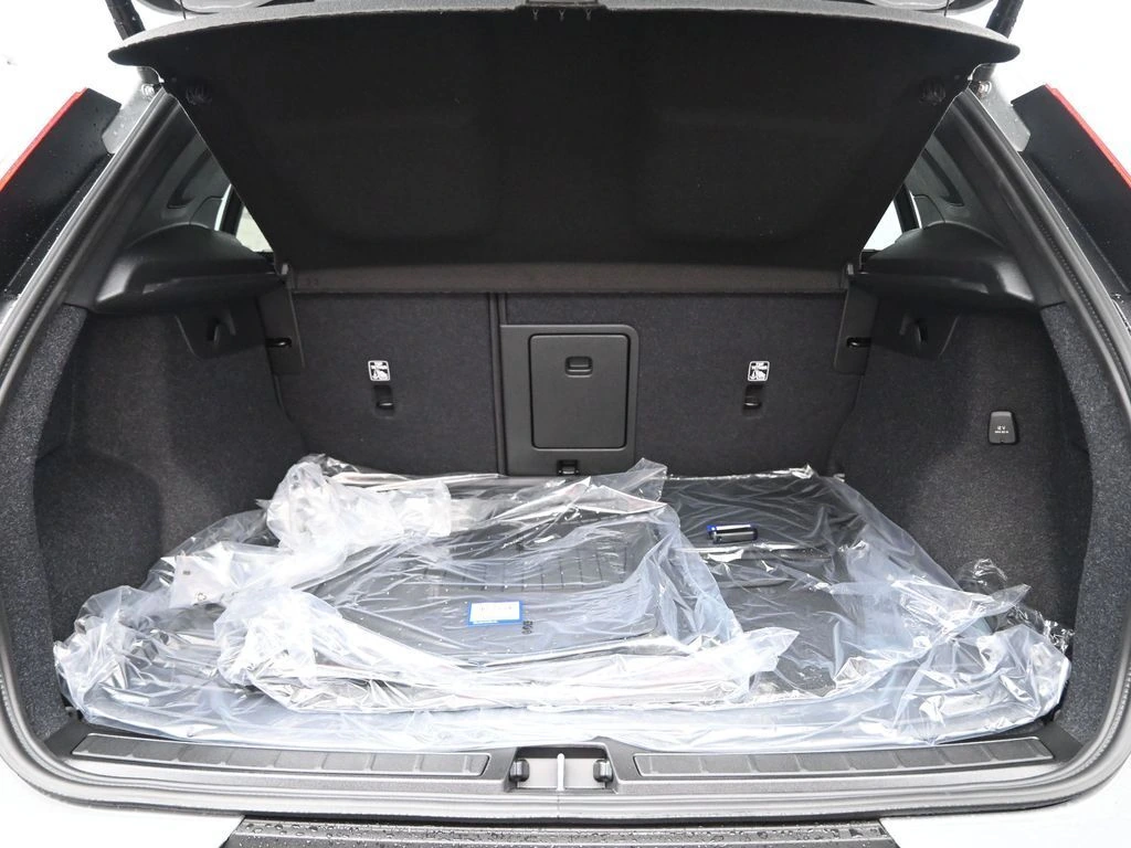 2026 Volvo XC40 Plus - Photo 25