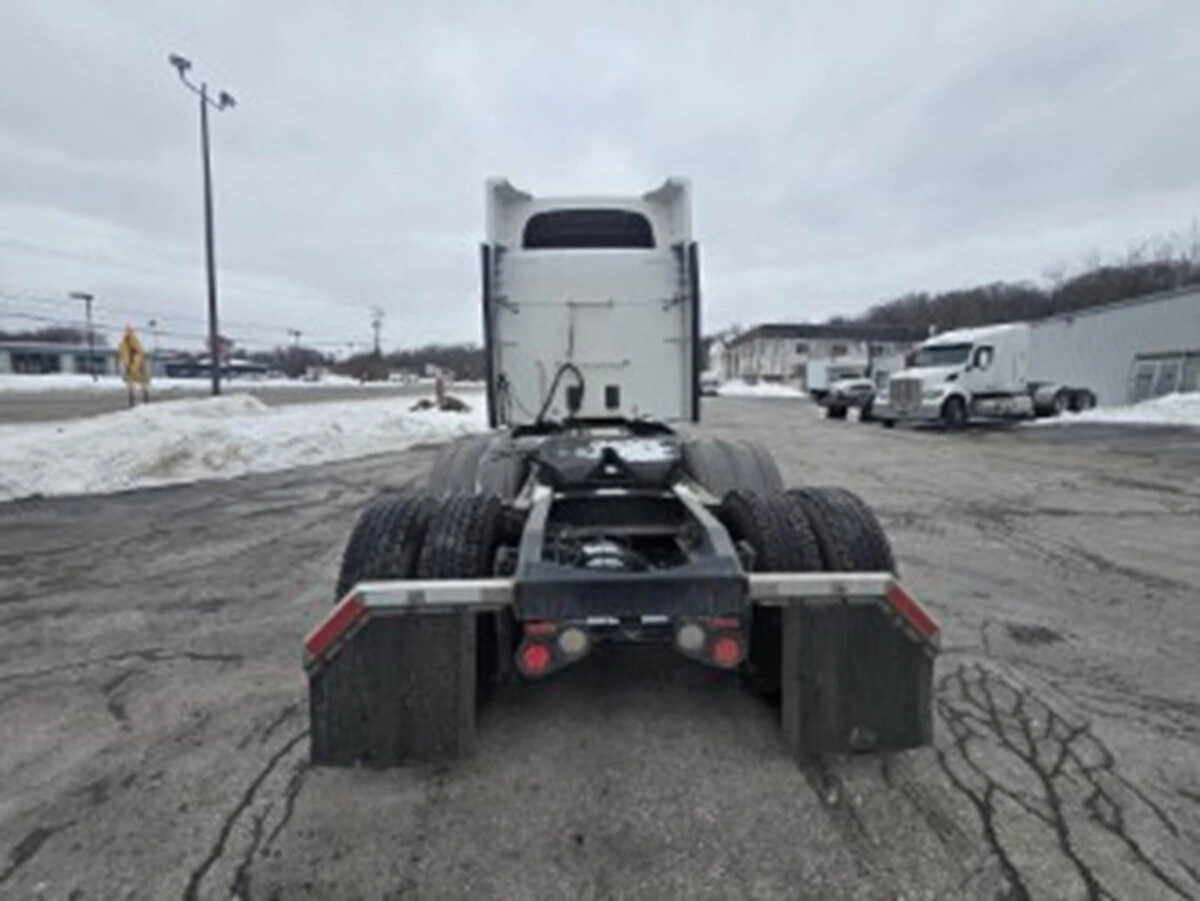 2020 Peterbilt 579 - image 9