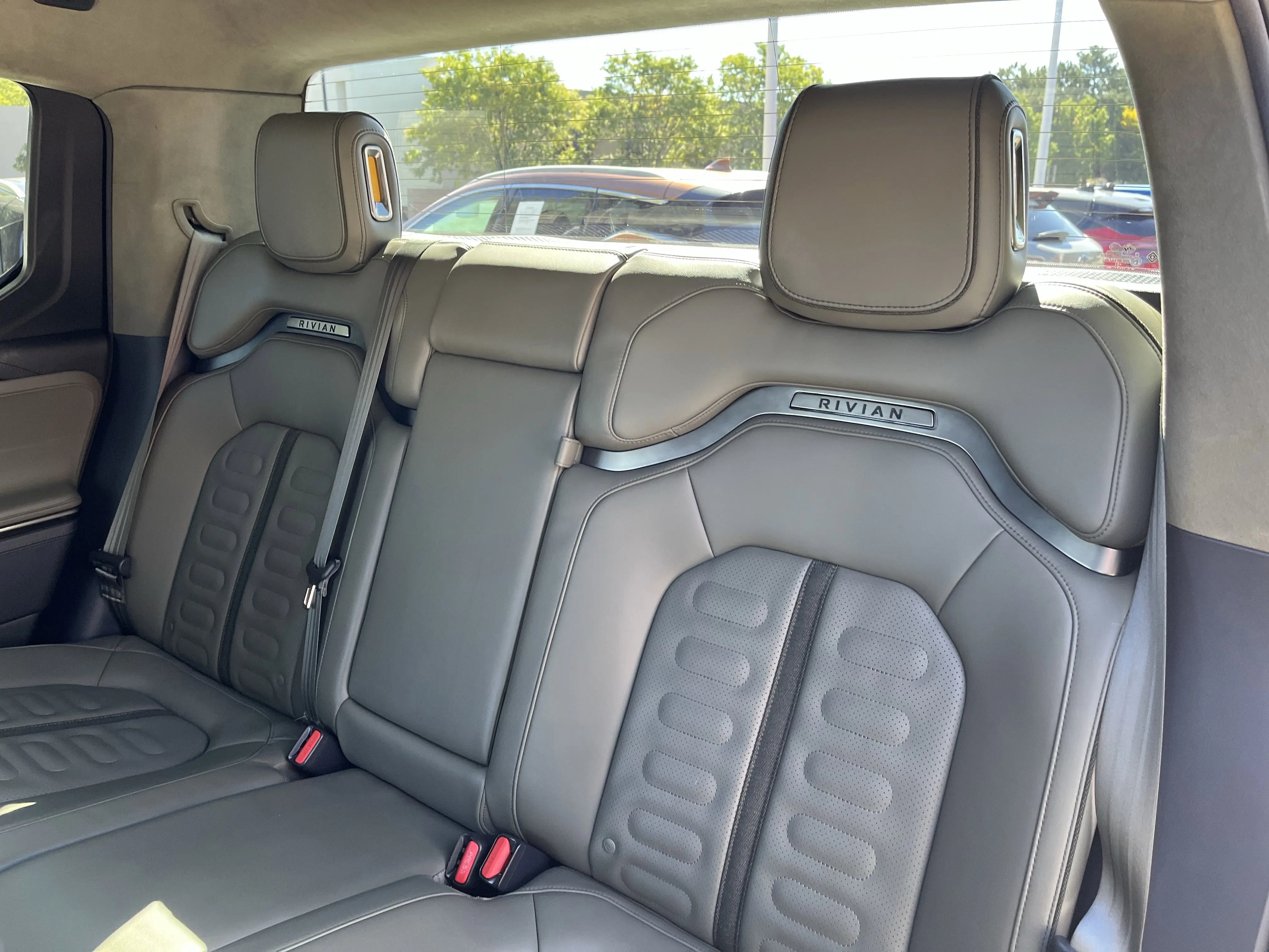 2022 Rivian R1T Adventure photo 26