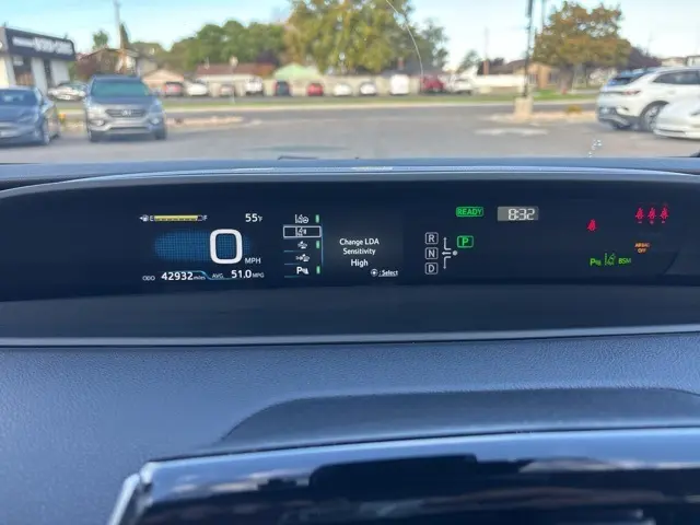 2017 Toyota Prius Four photo 22