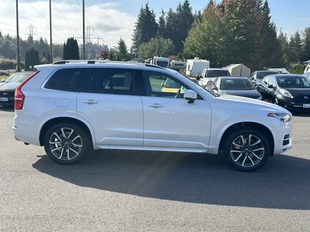 2018 Volvo XC90 T6 AWD Momentum photo 8