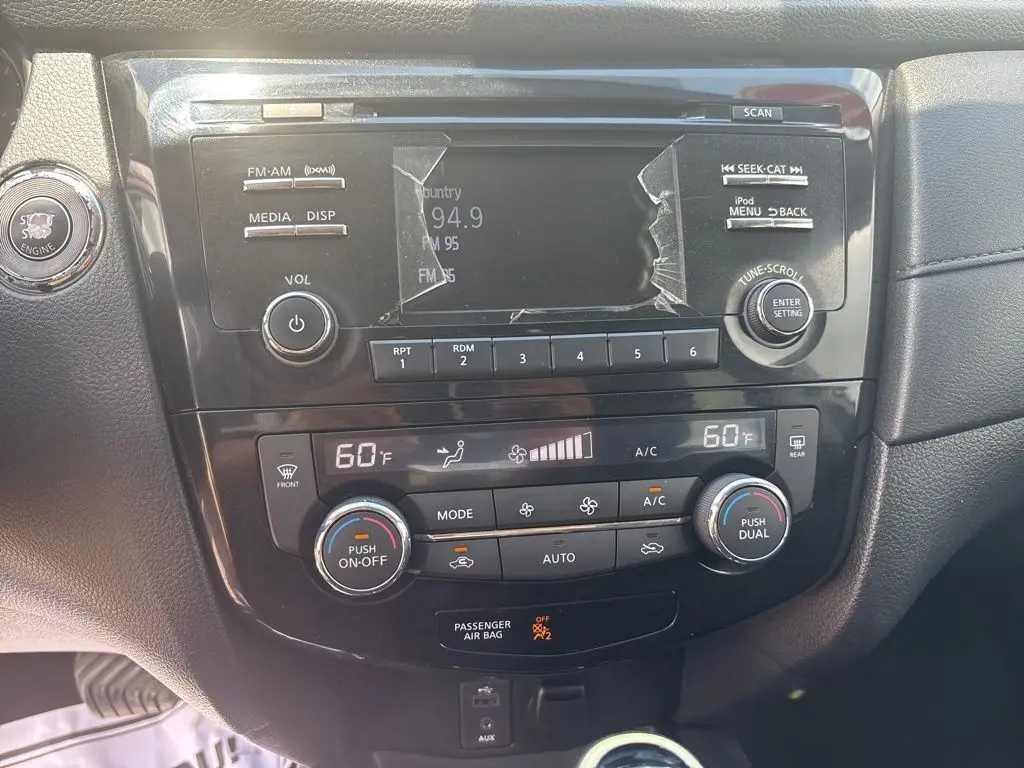 2017 Nissan Rogue SV photo 20