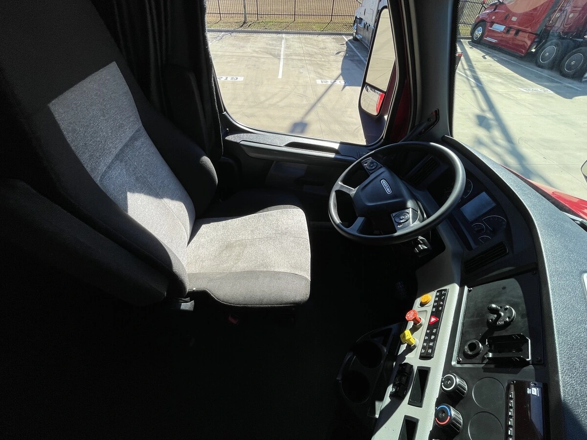 2021 Freightliner Cascadia - image 37