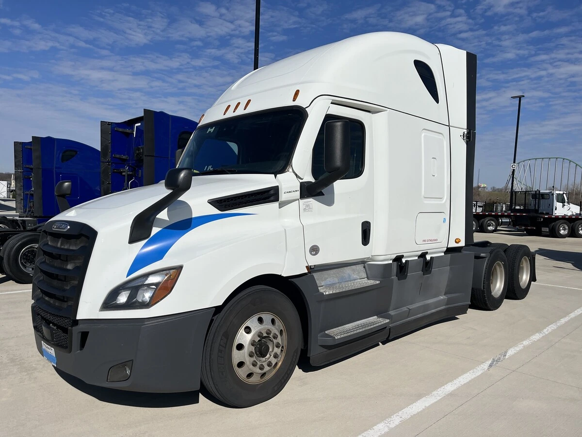 2021 Freightliner Cascadia - image 1