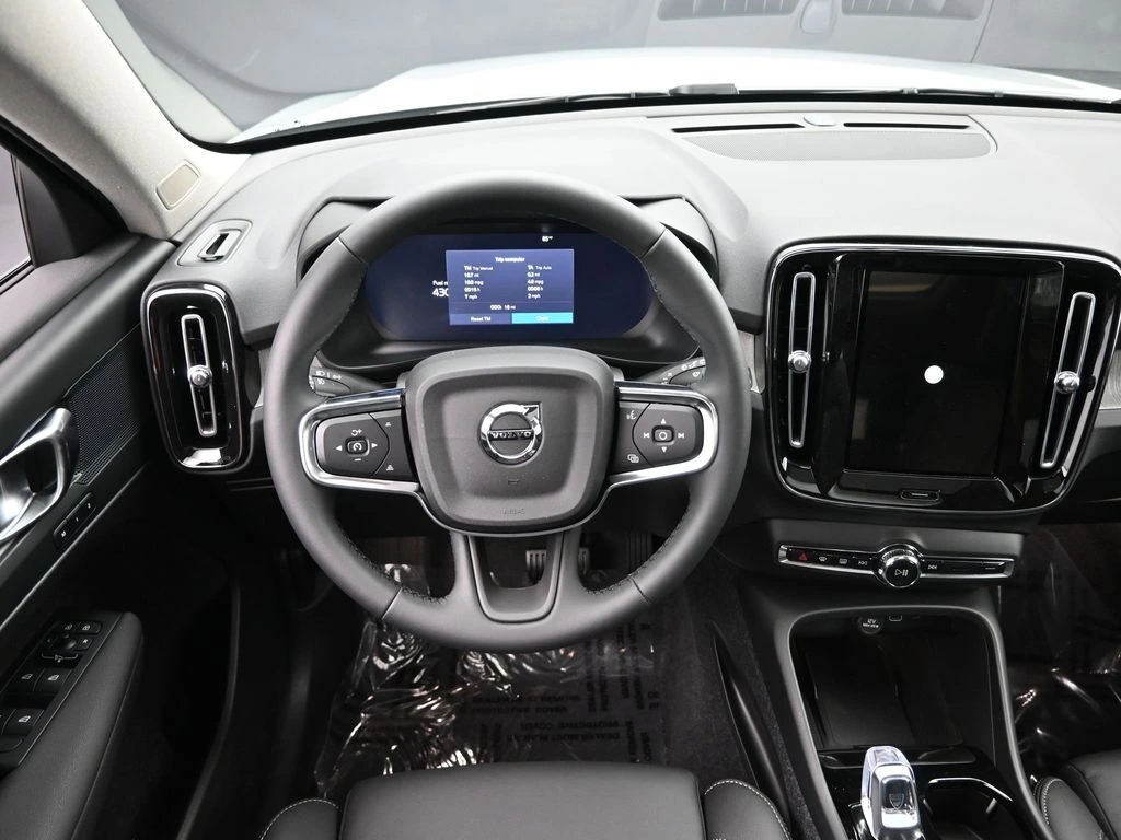 2026 Volvo XC40 Plus - Photo 18