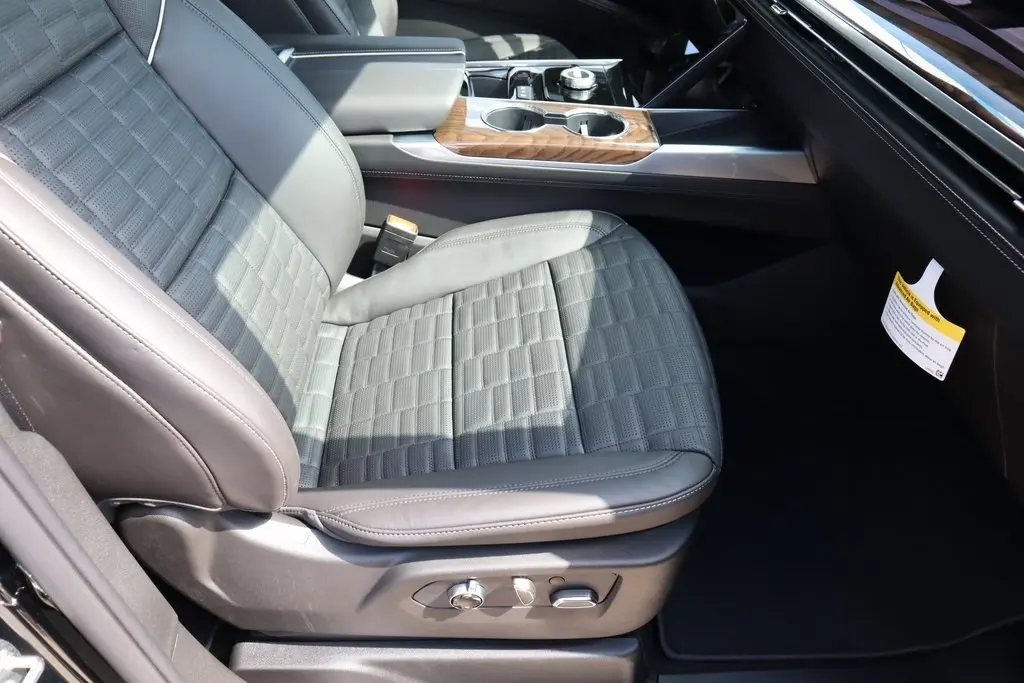 2026 Cadillac Escalade Platinum Sport photo 11