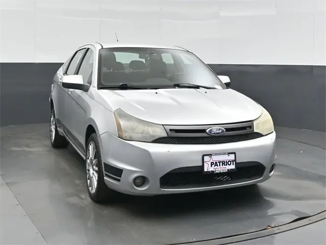 2011 Ford Focus SES photo 8