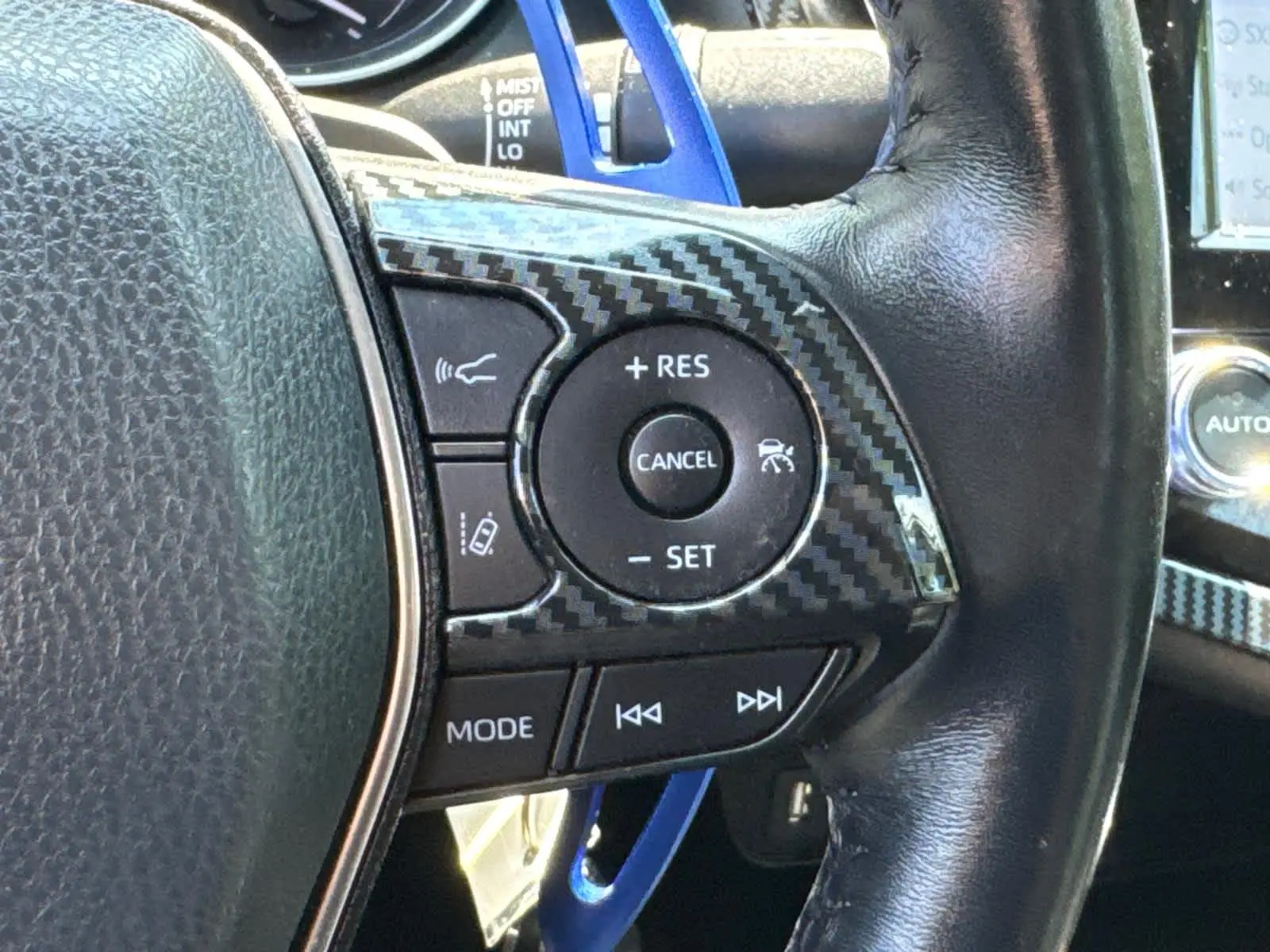 2020 Toyota Camry SE photo 18