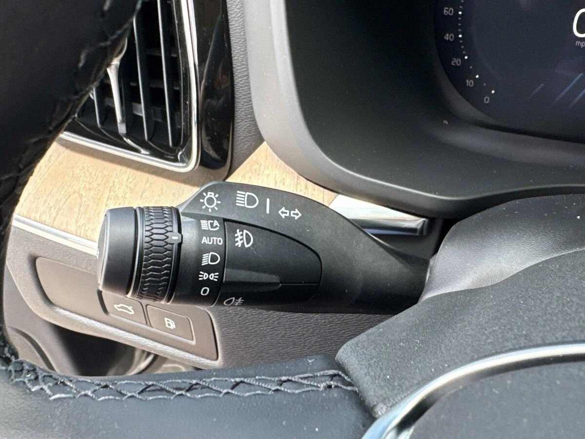2026 Volvo - image 33