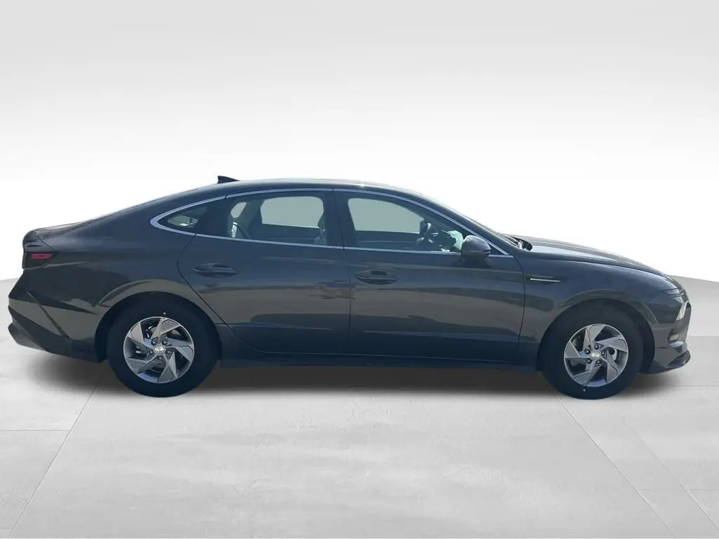 2026 Hyundai Sonata SE photo 5
