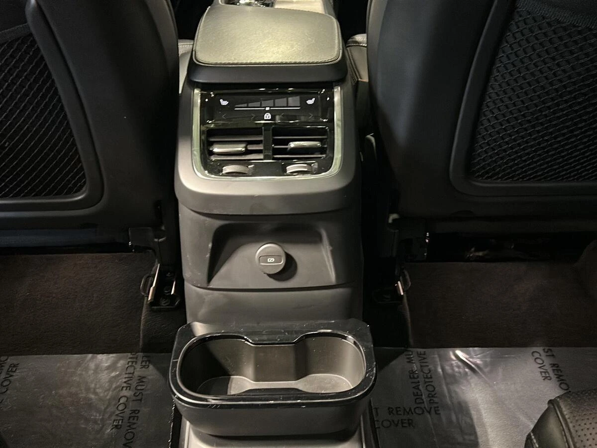 2021 Volvo - image 23