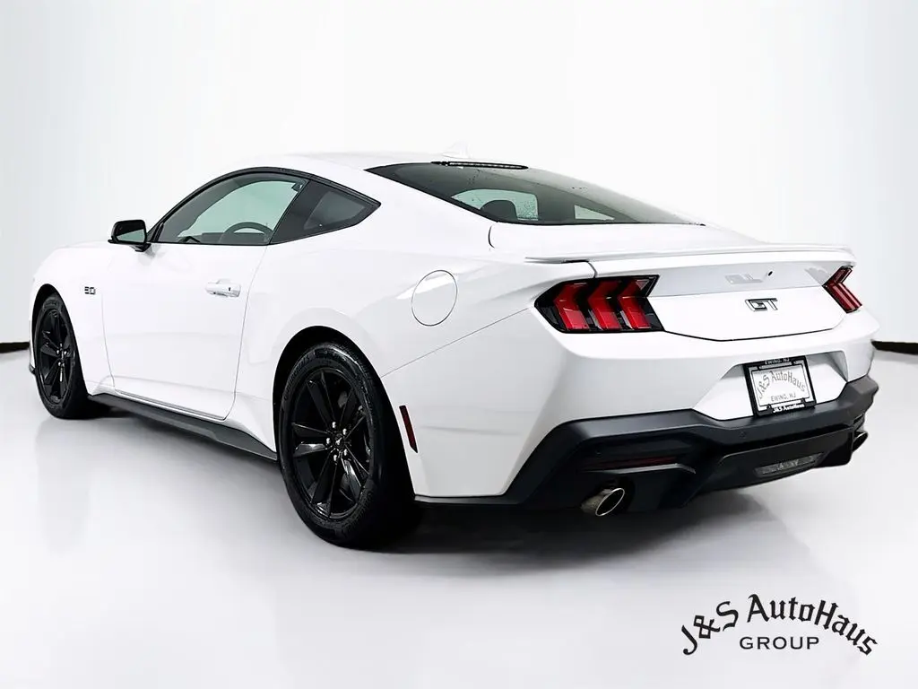 2024 Ford Mustang GT photo 4