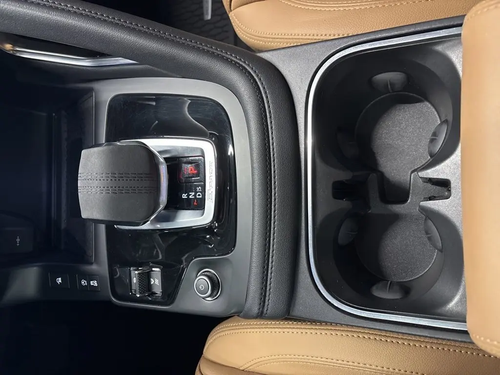 2021 Jaguar E-PACE P250 SE photo 8