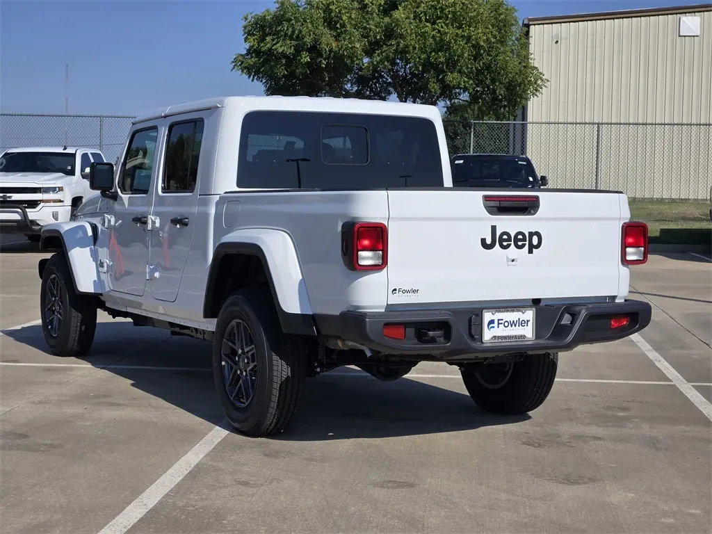 2025 Jeep Gladiator Sport photo 2