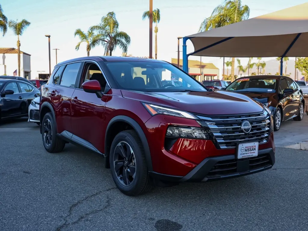 2026 Nissan Rogue SV's photo