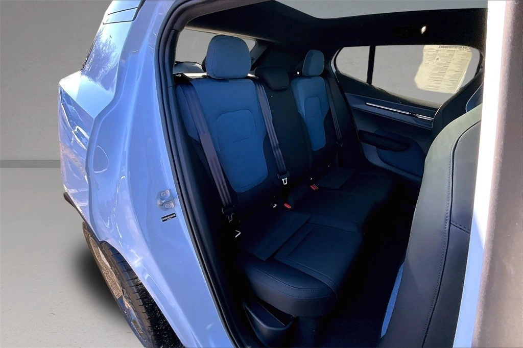 2026 Volvo - image 9