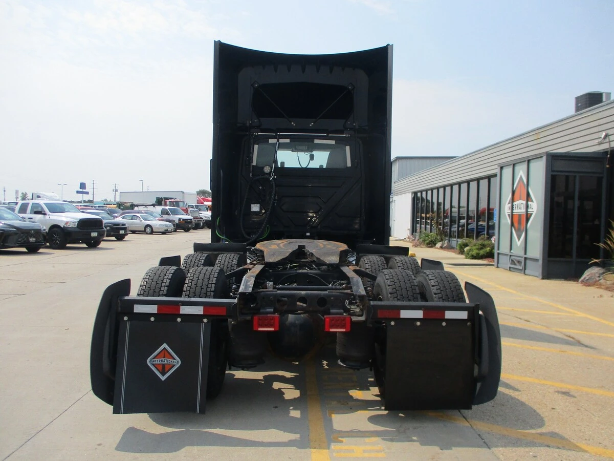 2022 International LT in Altoona, IA — photo 4