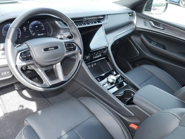 2025 Jeep Grand Cherokee Overland - Photo 19