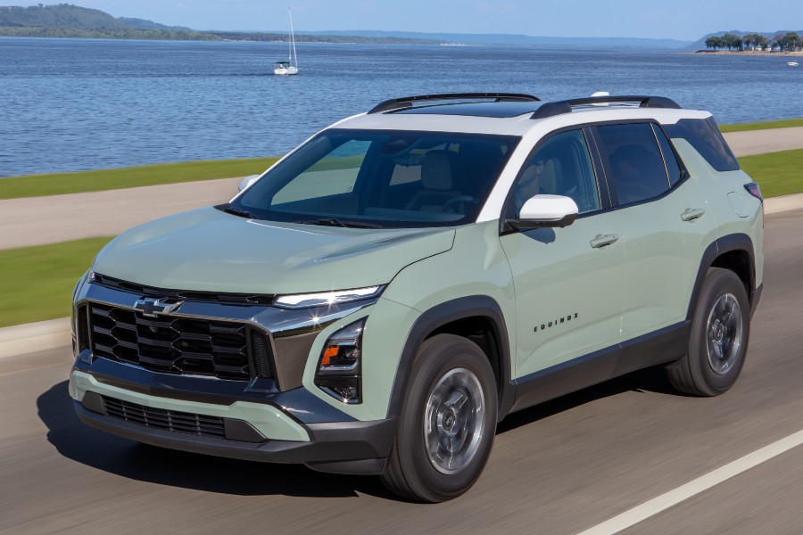 2026 Chevrolet Equinox Exterior Driver Side Front Profile