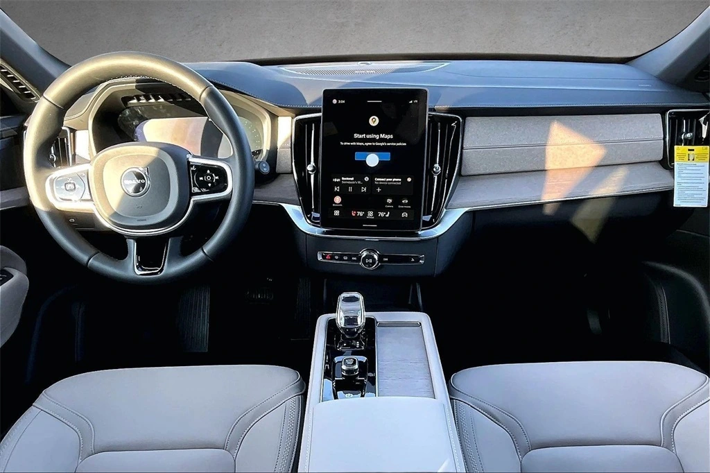 2026 Volvo - image 5