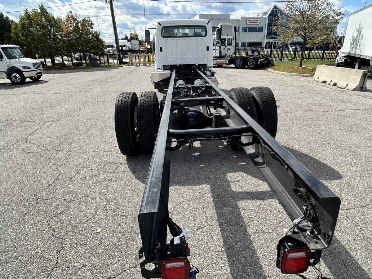 2027 Freightliner M2 106 — photo 4