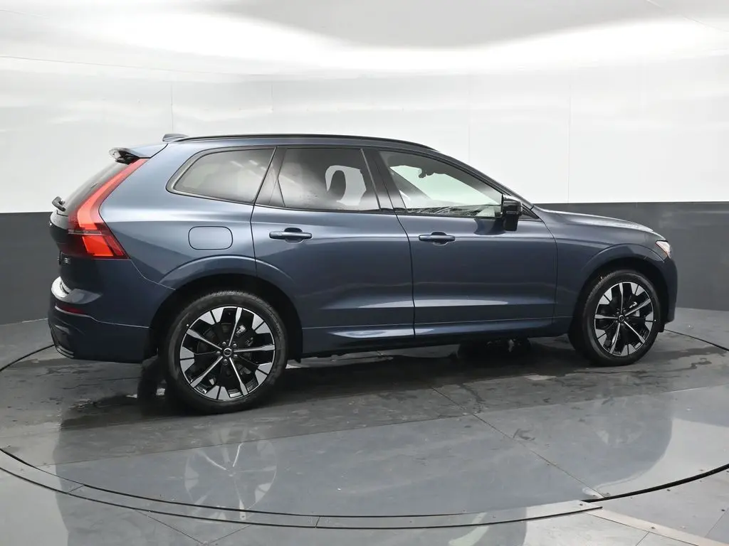 2026 Volvo - image 2
