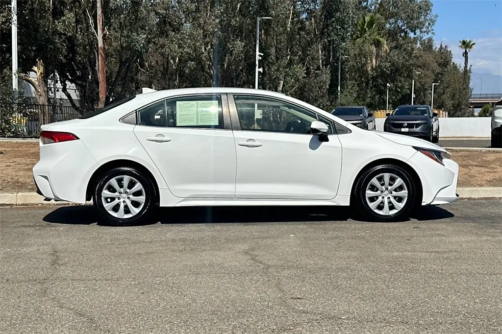 2023 Toyota Corolla LE photo 2