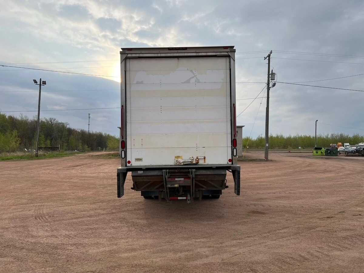 2019 International - image 7