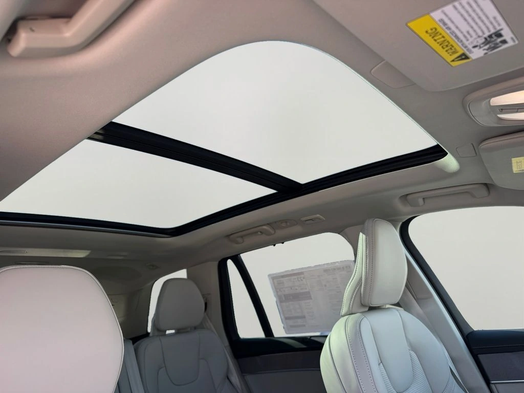 2026 Volvo - image 5