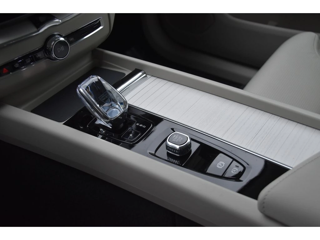 2026 Volvo - image 30