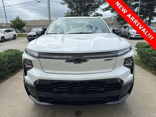 2024 Chevrolet Silverado EV RST photo 2