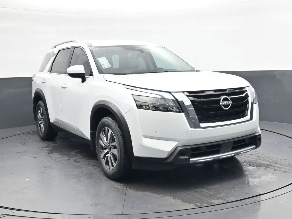 2025 Nissan Pathfinder SL's photo