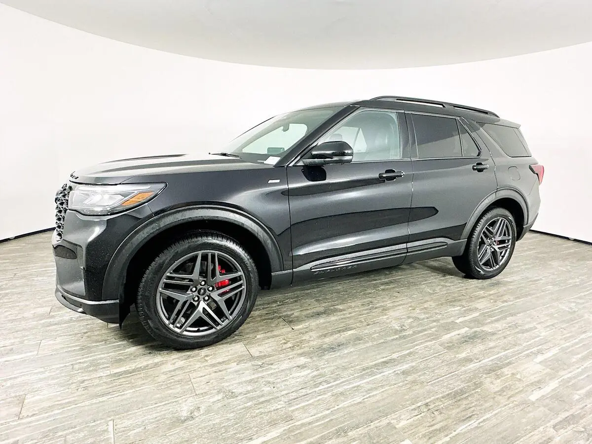 2025 Ford Explorer ST-Line photo 3