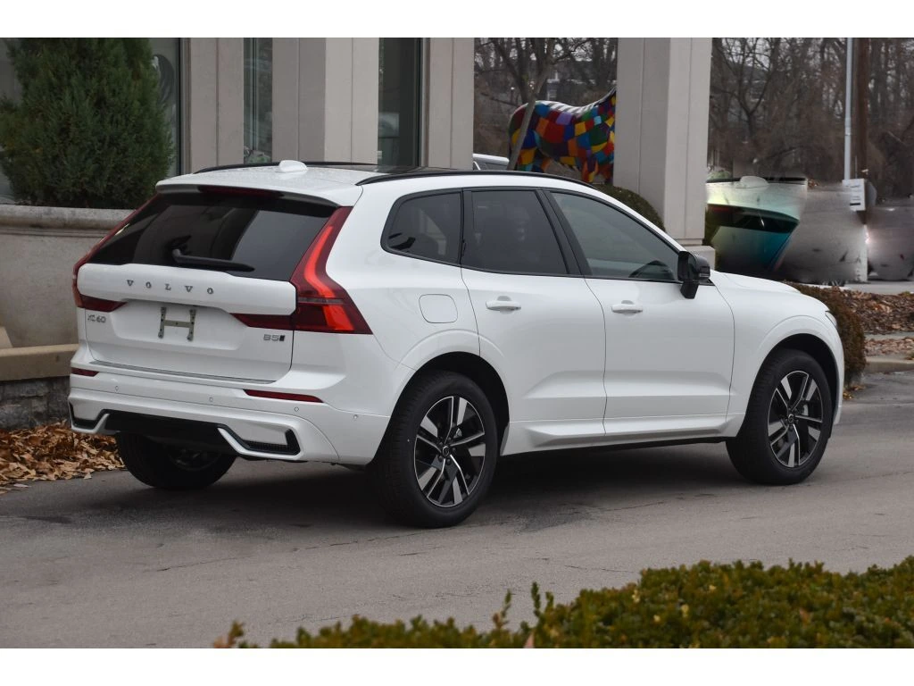 2026 Volvo - image 4