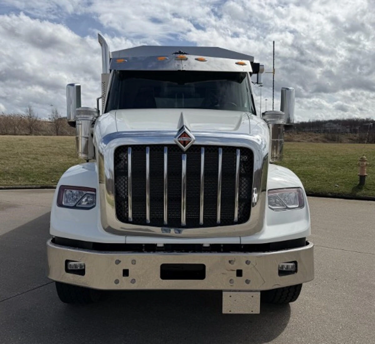 2026 International HX - image 3