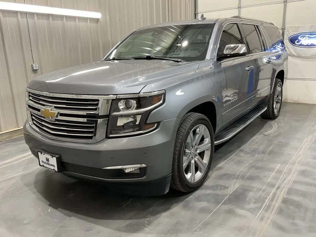 2020 Chevrolet Suburban Premier photo 3
