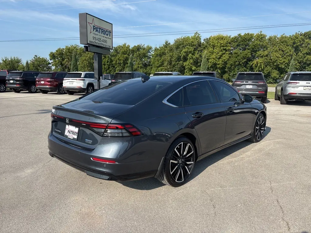 2024 Honda Accord Hybrid Touring photo 3
