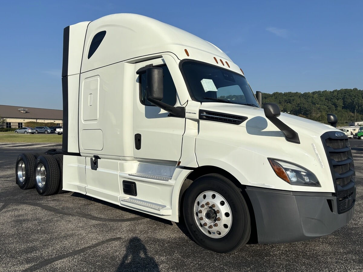 2022 Freightliner Cascadia — photo 3