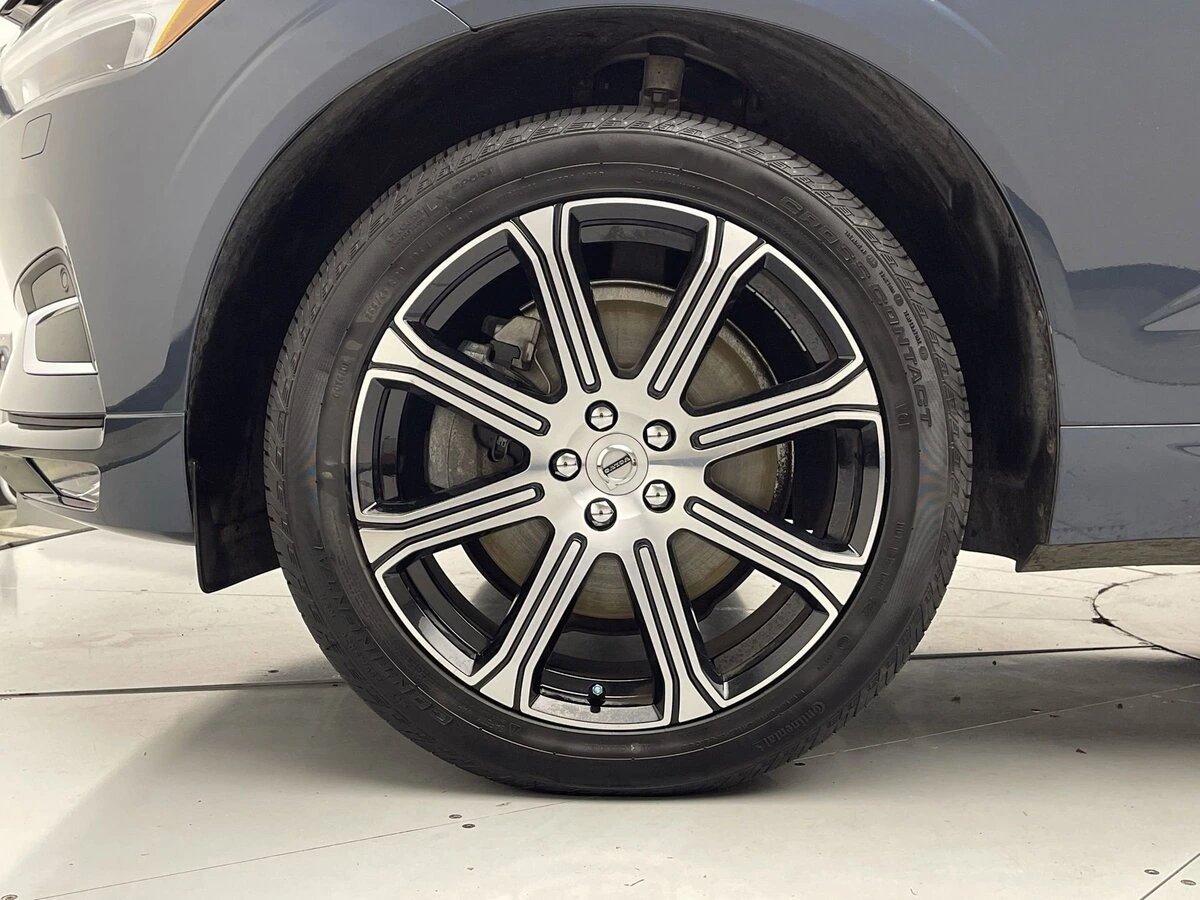 2020 Volvo - image 24