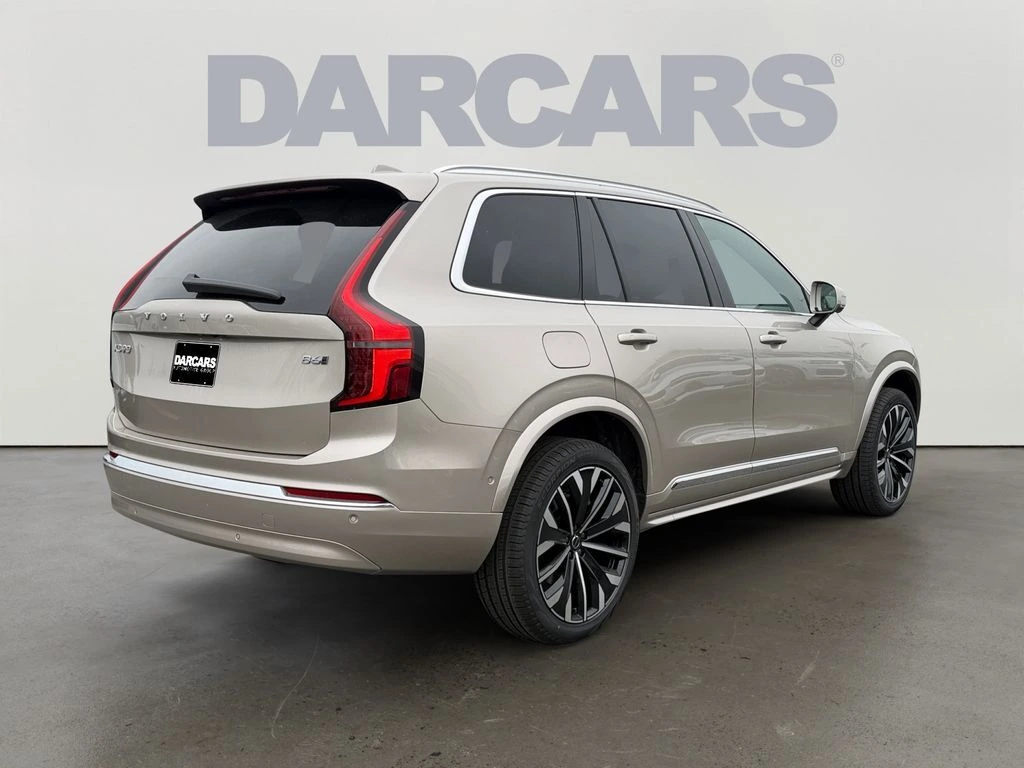 2026 Volvo - image 4