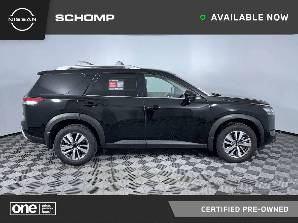 2022 Nissan Pathfinder SL 4WD's photo
