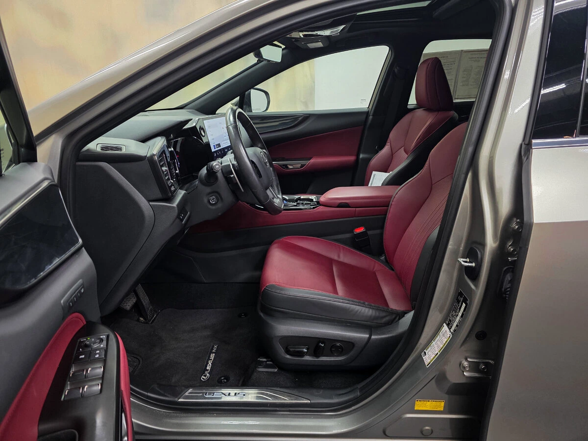 2025 Lexus NX 350 - Photo 13