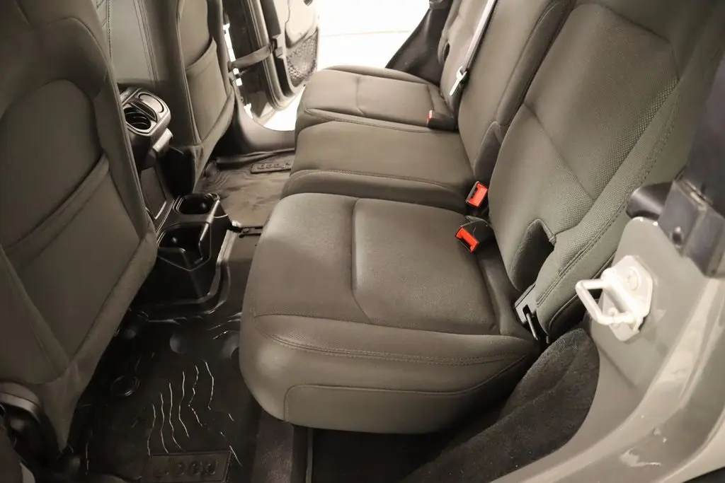 2020 Jeep Wrangler Unlimited Sport Altitude photo 12