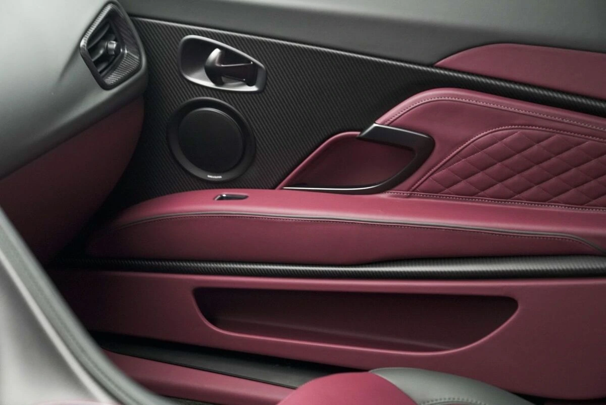 2023 Aston Martin DBS Base - Photo 19