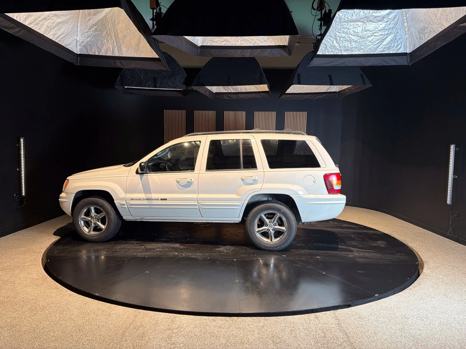 Used 2004 Jeep Grand Cherokee Limited with VIN 1J8GW58N94C147084 for sale in South Jordan, UT