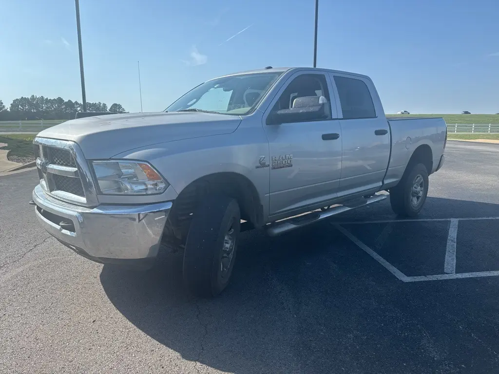 2017 Ram 2500 Tradesman photo 3