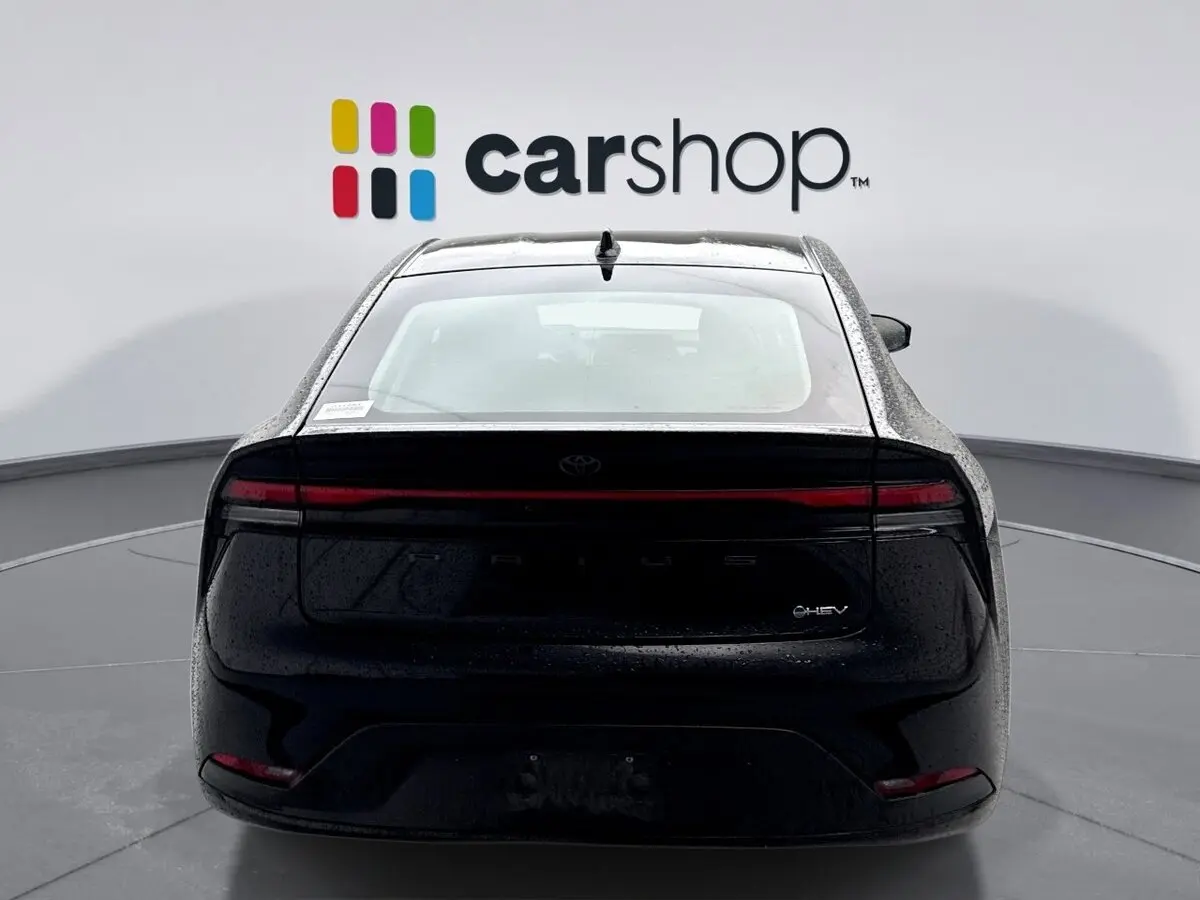 2024 Toyota Prius LE photo 4