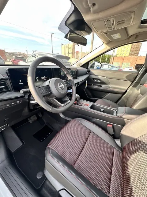2026 Nissan Kicks SR photo 21